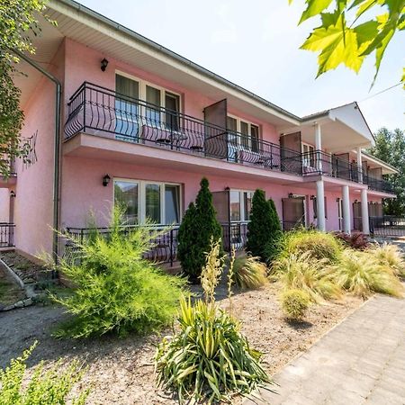 Apartmany Karmon Park Veľký Meder Extérieur photo