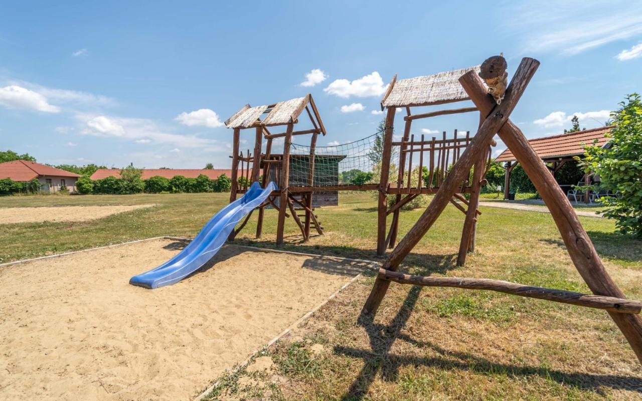 Apartmany Karmon Park Veľký Meder Extérieur photo