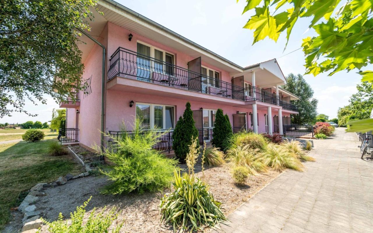 Apartmany Karmon Park Veľký Meder Extérieur photo