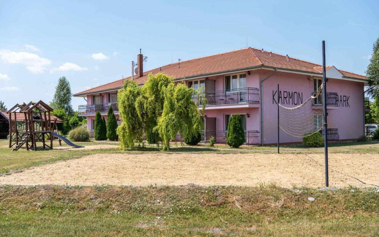 Apartmany Karmon Park Veľký Meder Extérieur photo