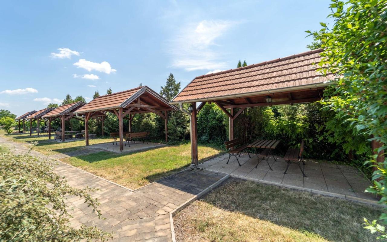 Apartmany Karmon Park Veľký Meder Extérieur photo